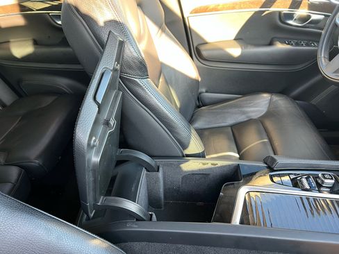 Used 2018 Volvo XC90 T5 Momentum w/ Convenience Package image 32