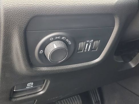 Used 2024 Jeep Grand Cherokee Altitude AWD/4WD image 9