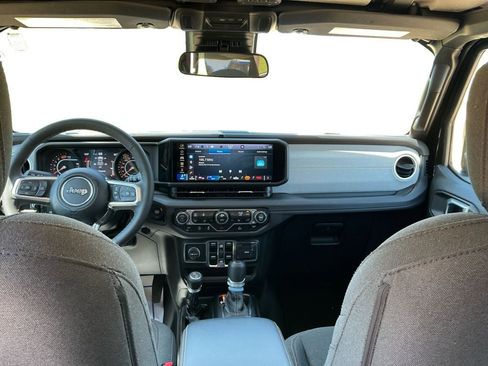 Used 2025 Jeep Wrangler Unlimited Sahara AWD/4WD image 10