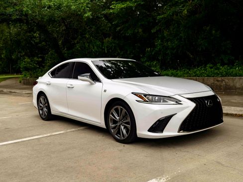 Used 2021 Lexus ES 350 F Sport w/ Accessory Package FWD image 2
