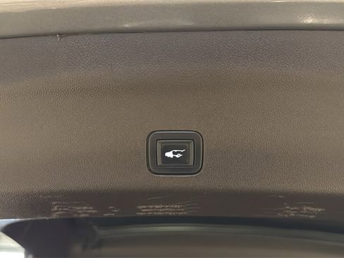 Used 2021 GMC Yukon Denali w/ Denali Premium Package image 17