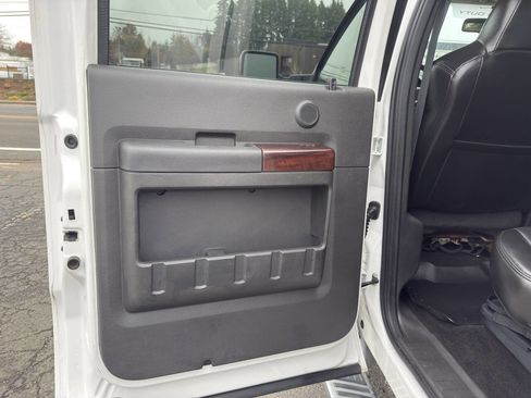 Used 2010 Ford F350 Lariat image 7