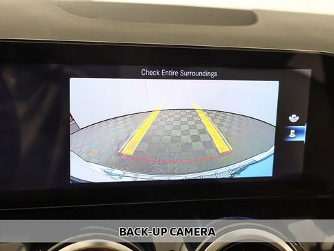Used 2022 Mercedes-Benz GLA 250 4MATIC w/ Premium Package image 5