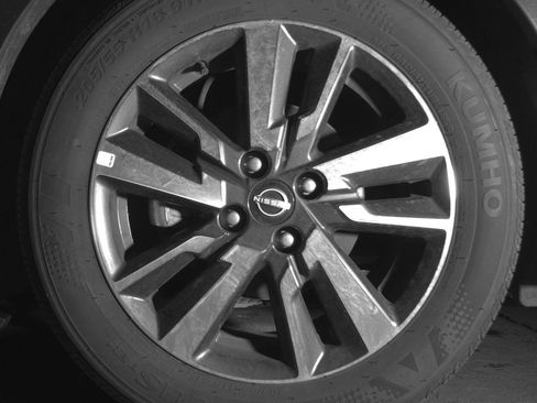 Used 2025 Nissan Versa SV FWD image 12