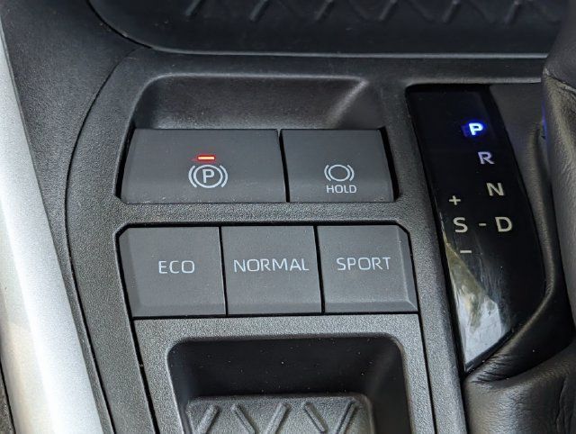 Used 2021 Toyota RAV4 XLE FWD image 16