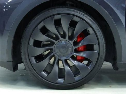 Used 2024 Tesla Model Y Performance AWD/4WD image 9