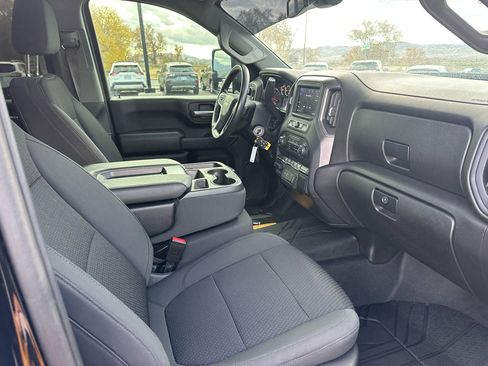 Used 2022 Chevrolet Silverado 2500 Custom w/ Custom Value Package image 12