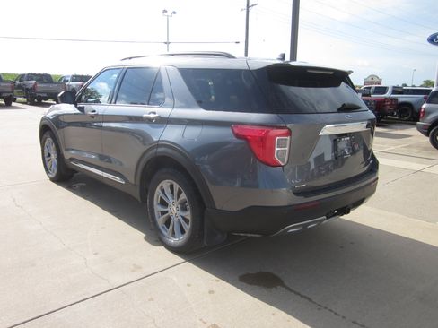 Used 2022 Ford Explorer XLT w/ Equipment Group 202A AWD/4WD image 4