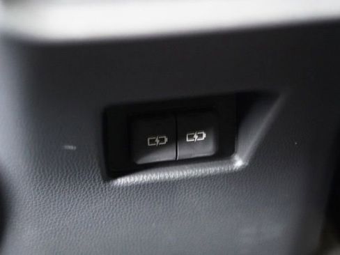 Certified 2024 Toyota Venza XLE image 40