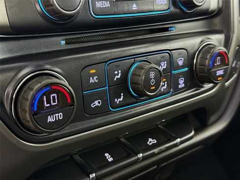 Used 2018 Chevrolet Silverado 1500 LT w/ All Star Edition AWD/4WD image 16