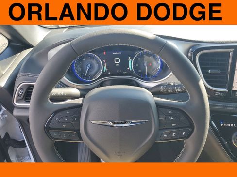 New 2024 Chrysler Pacifica Touring-L w/ Uconnect Theater Family Group image 26