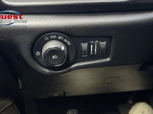 Used 2019 Chrysler Pacifica Touring Plus w/ Advanced Safetytec Group FWD image 44