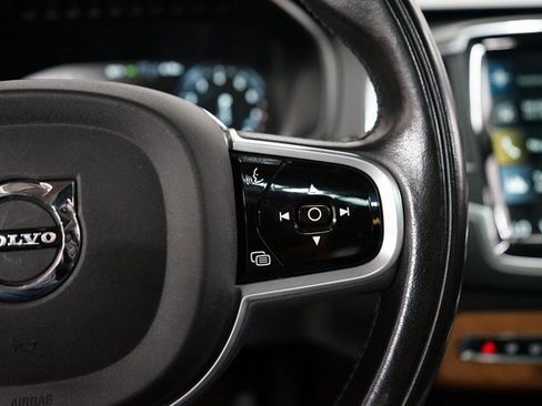 Used 2022 Volvo XC90 T6 Momentum image 30