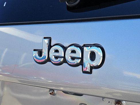 Used 2019 Jeep Cherokee Latitude w/ Popular Appearance Group image 28