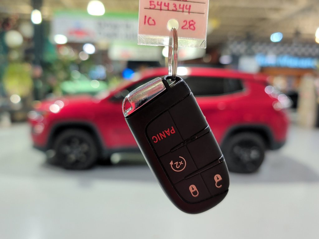 Used 2025 Jeep Compass Latitude w/ Altitude Special Edition AWD/4WD image 4