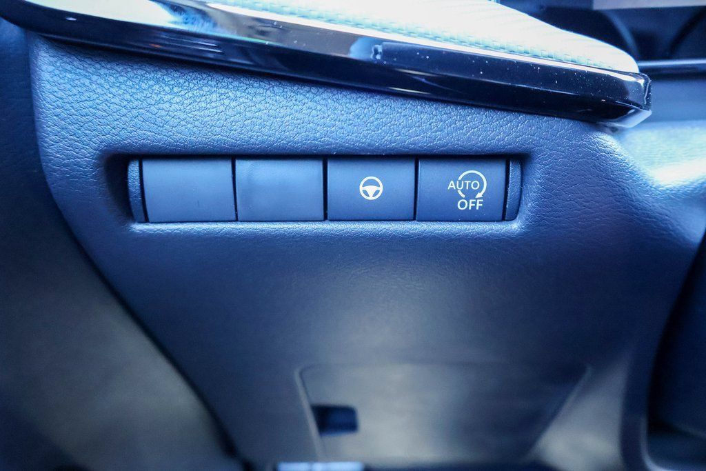 New 2026 Nissan Kicks SR w/ Cold Weather Package FWD image 15