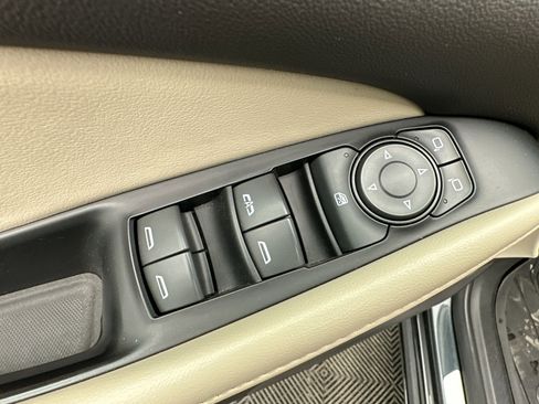 Used 2019 Buick Enclave Essence image 12