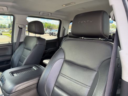 Used 2018 GMC Sierra 2500 Denali w/ Duramax Plus Package AWD/4WD image 15