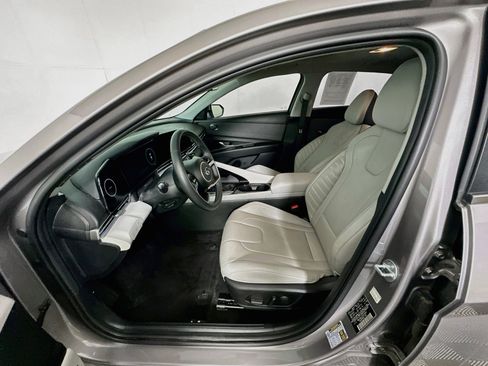 Used 2023 Hyundai Elantra Limited FWD image 13