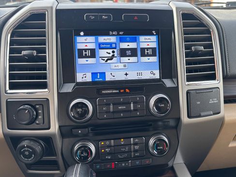 Used 2016 Ford F150 Lariat w/ Equipment Group 502A Luxury image 44