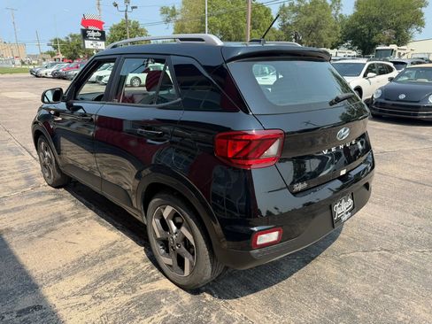 Used 2025 Hyundai Venue SEL FWD image 5
