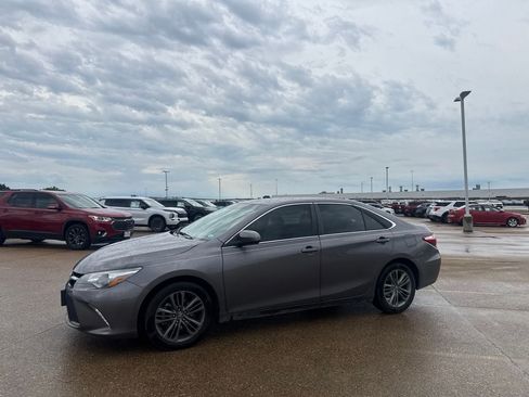 Used 2017 Toyota Camry SE FWD image 11