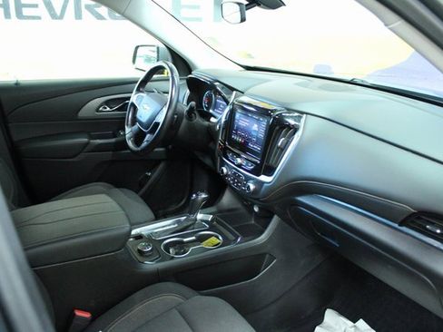 Used 2020 Chevrolet Traverse LT image 12