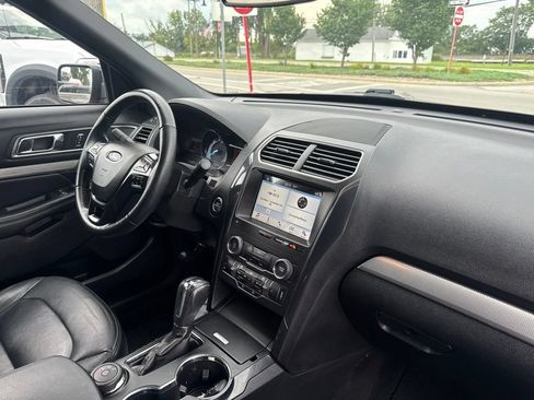 Used 2018 Ford Explorer XLT w/ Equipment Group 202A AWD/4WD image 35
