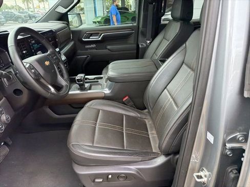 Certified 2025 Chevrolet Silverado 1500 High Country w/ Technology Package AWD/4WD image 5