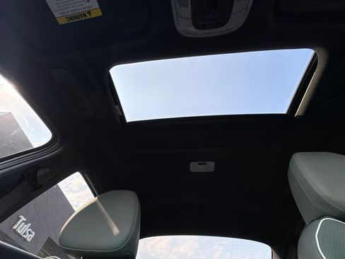 Certified 2025 Hyundai Elantra Limited FWD image 18