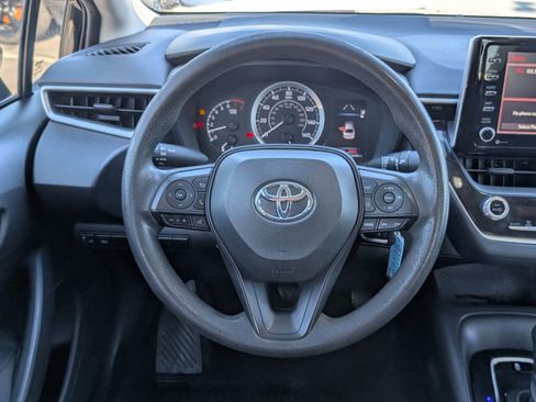Used 2021 Toyota Corolla LE image 14