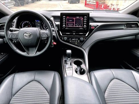 Used 2023 Toyota Camry SE image 17