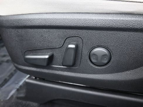 Used 2024 Kia Telluride EX w/ EX Captain's Chair Package image 13