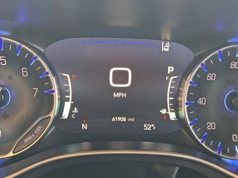 Used 2023 Chrysler Pacifica Touring-L image 11