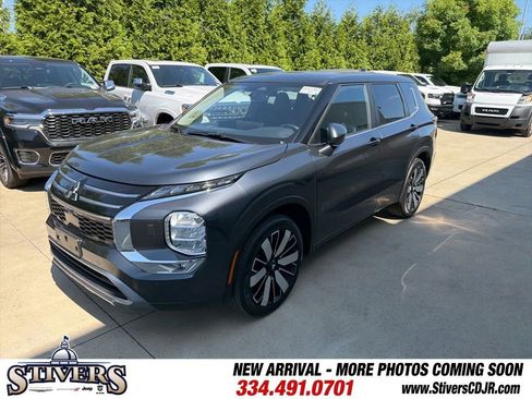 Used 2025 Mitsubishi Outlander AWD image 4