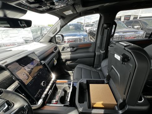 New 2026 GMC Yukon XL Denali w/ Denali Reserve Package image 20