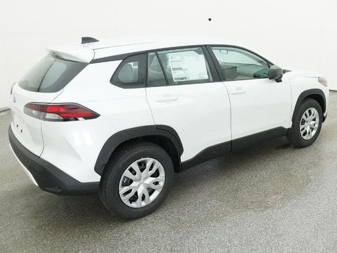 Used 2026 Toyota Corolla Cross L image 44