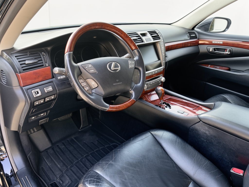 Used 2012 Lexus LS 460 w/ Comfort Pkg RWD image 4