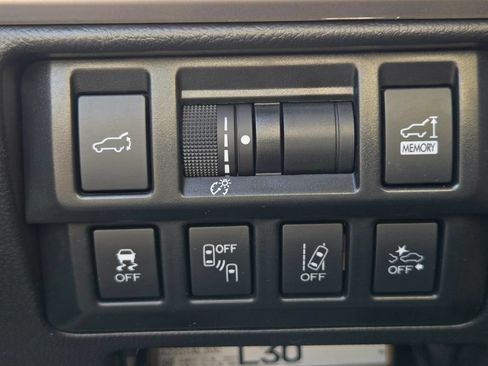 Used 2018 Subaru Outback 3.6R Touring AWD/4WD image 37
