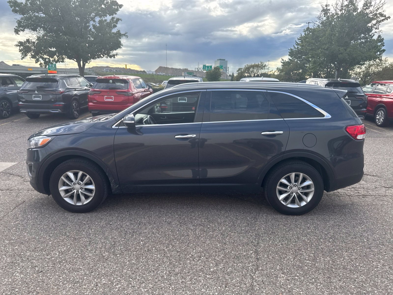 Used 2018 Kia Sorento FWD image 3