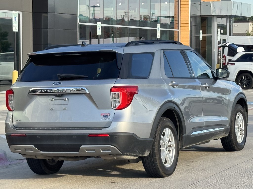 Used 2023 Ford Explorer XLT w/ Equipment Group 202A AWD/4WD image 4