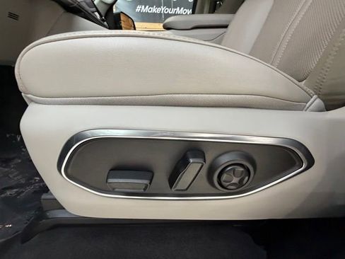 Used 2023 Jeep Wagoneer Series III w/ Preferred Equipment Group AWD/4WD image 27