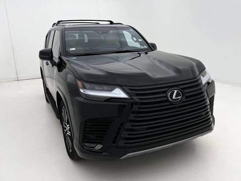 Used 2024 Lexus LX 600 4WD w/ Appearance Package image 3