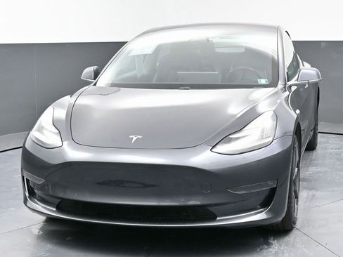 Used 2018 Tesla Model 3 Long Range image 4