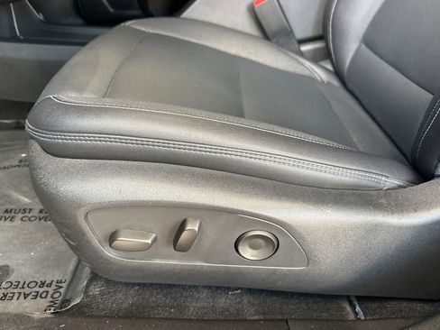 Used 2024 Chevrolet Equinox EV LT image 12