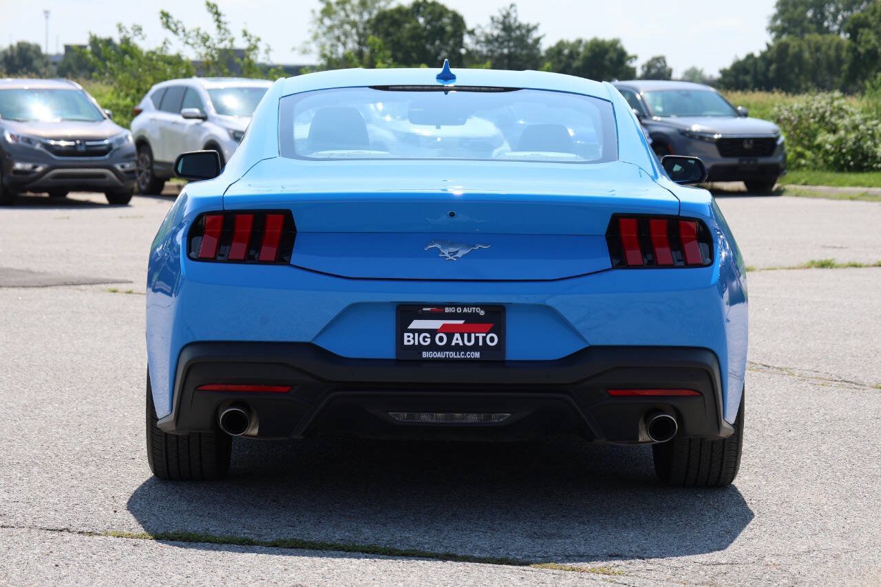 Used 2025 Ford Mustang Coupe RWD image 10