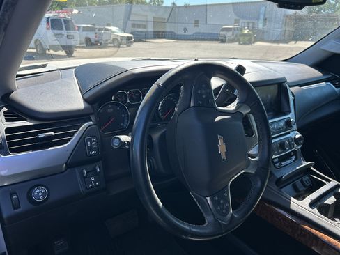 Used 2018 Chevrolet Suburban Premier image 3