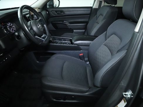Certified 2025 Nissan Pathfinder SV FWD image 19