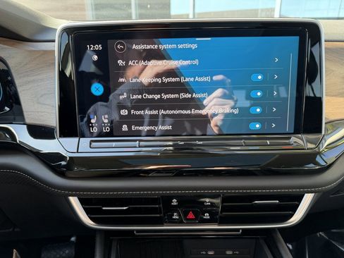 Used 2025 Volkswagen Atlas SE w/ Panoramic Sunroof Package image 25