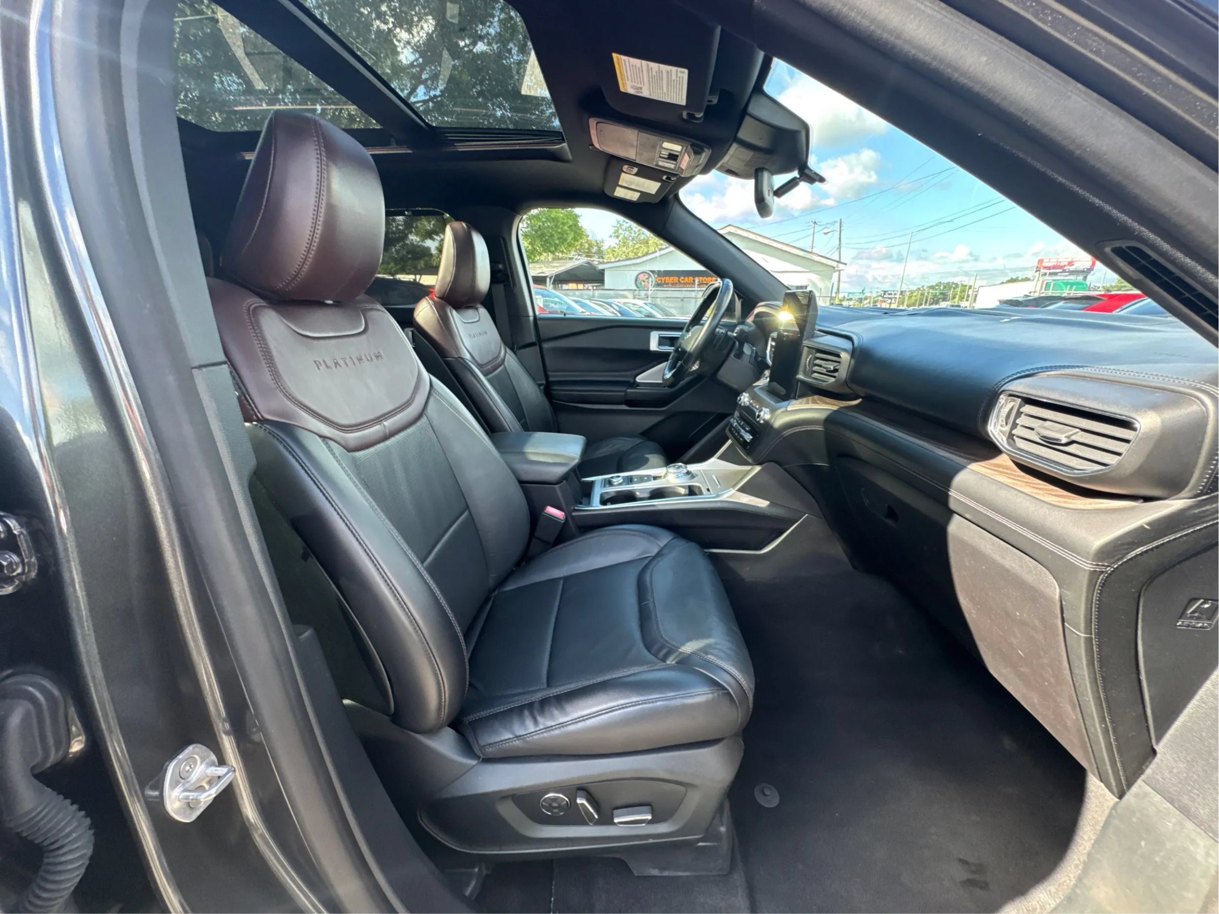 Used 2020 Ford Explorer Platinum w/ Premium Technology Package AWD/4WD image 22